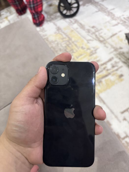 Продам айфон 12  64 гб