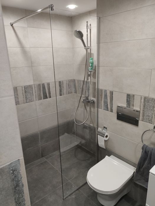 Душ кабини и паравани по поръчка