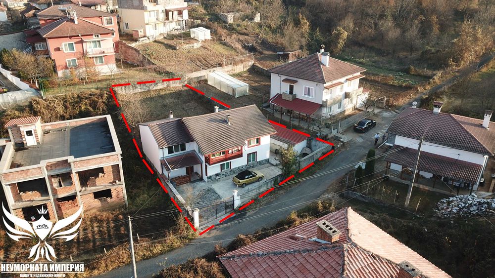 Двуетажна вила/къща 240РЗП с 630кв.м. двор село Бял Извор, общ.Ардино