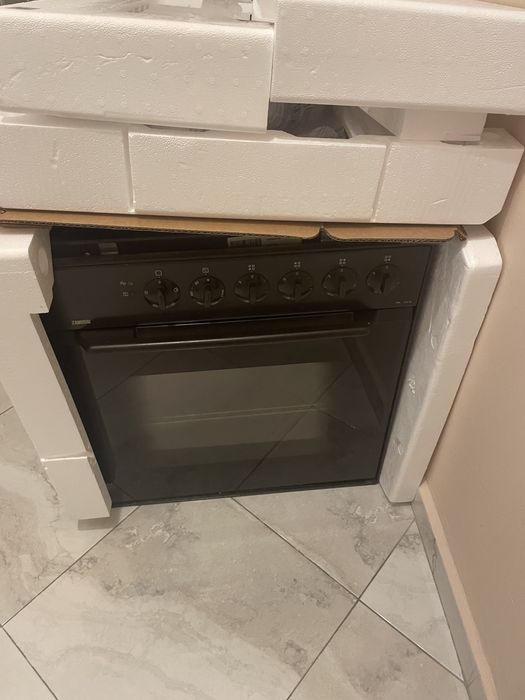 Комплект фурна и плот за вграждане Zanussi