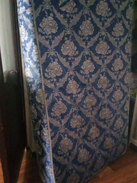 Продам матрац,внутри пружины.