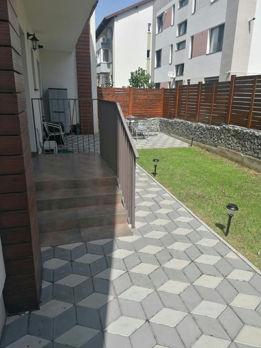 Inchiriez apartament