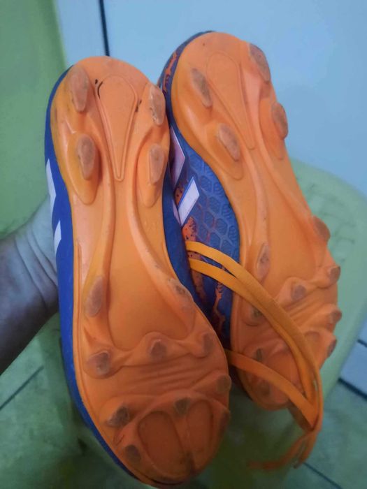 Бутонки за футбол