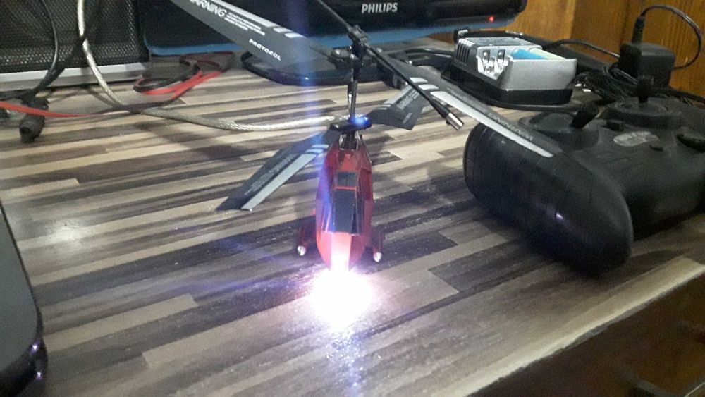 Хеликоптер дрон protocol RC с безжичен контролер.