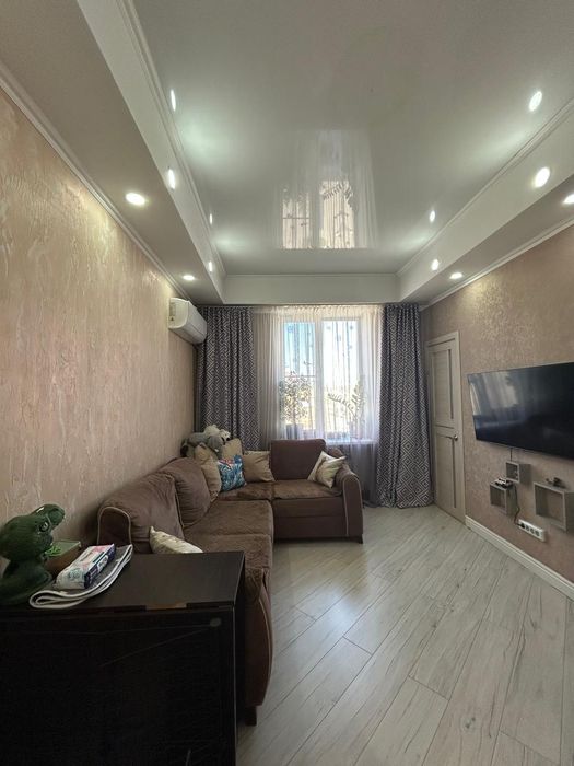 3- комнатная " сталинка" с ремонтом