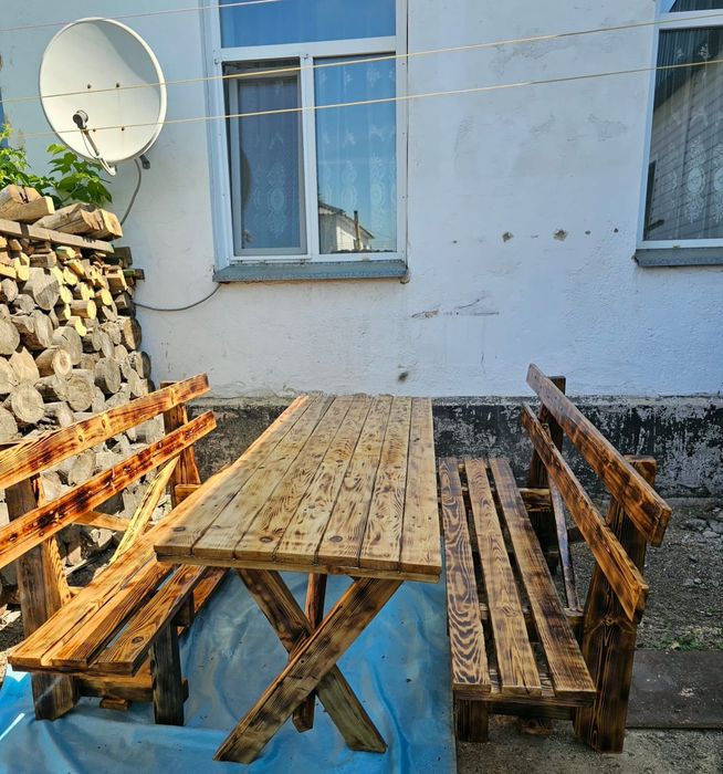 Продам стол деревянный