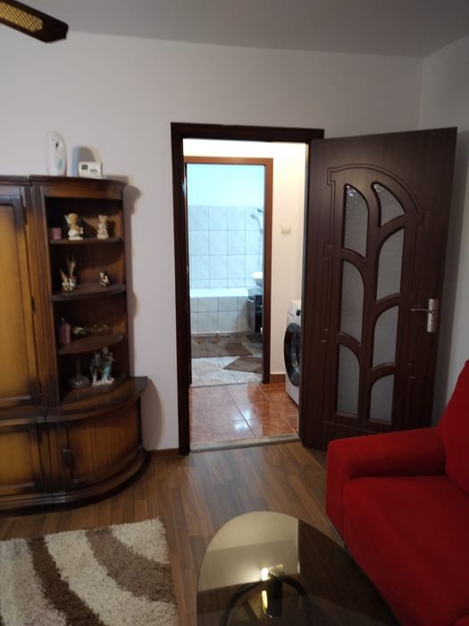 Închiriez apartament două camere