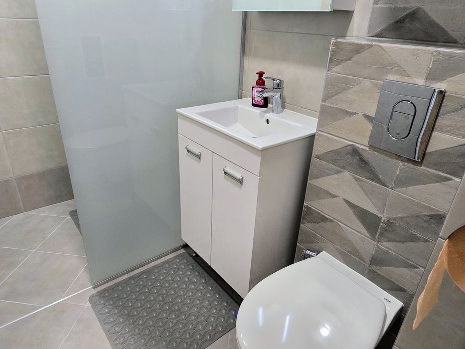 Под наем нов двустаен, Гранд мол