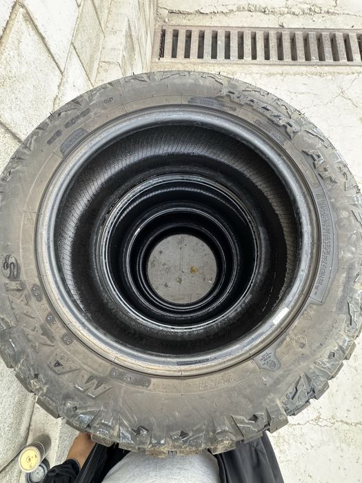 Maxxis razr at811 275/55/20