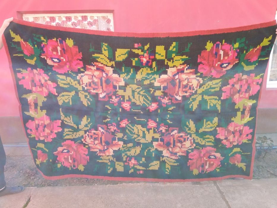 Covoare vechi prelucrate manual