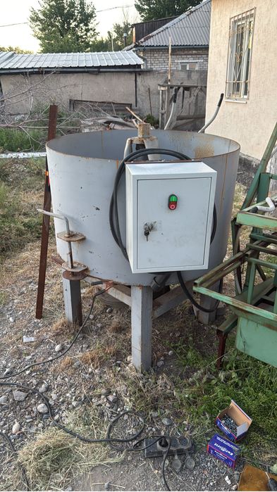Продам Бетономешалку принудительного типа 450л