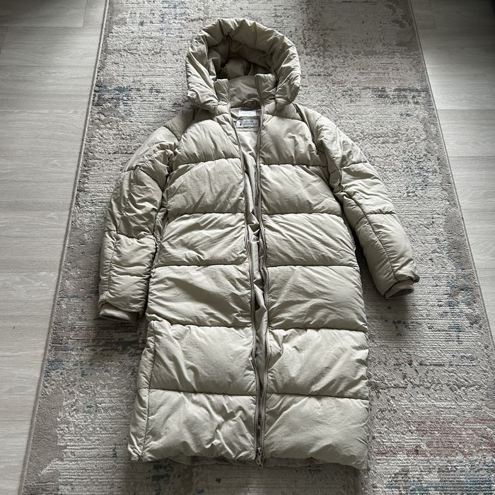 Длинный пуховик бежевый