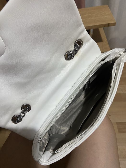 Белая сумка в идеальном с