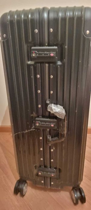 Продаётся чемодан дорожный