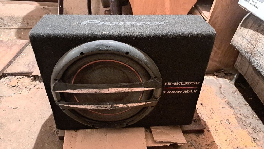 Продам сабвуфер с усилителем