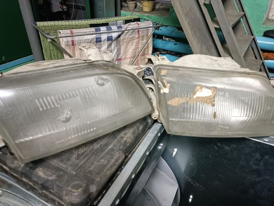 Фара на Тойота Карина