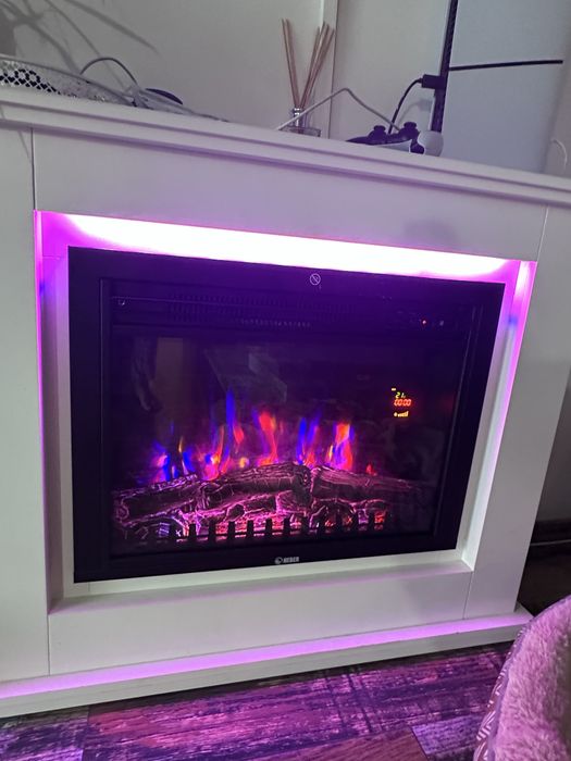 Semineu electric cu degajare de caldura