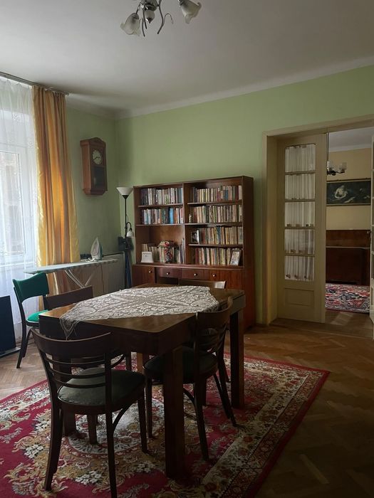 Casă de vânzare și anexă, teren 2287 mp