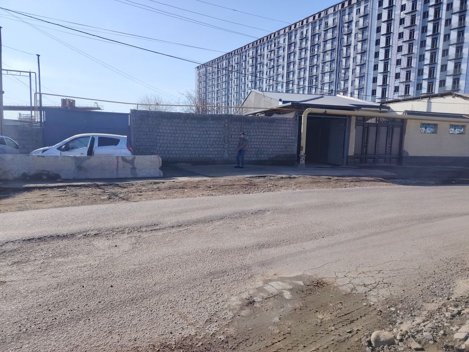 Uchaska sotiladi yer xisobida 1 sotih 25000 srochna 6xona 6 sotih