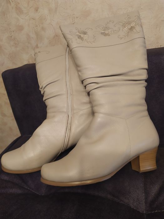 Зимние женские сапоги