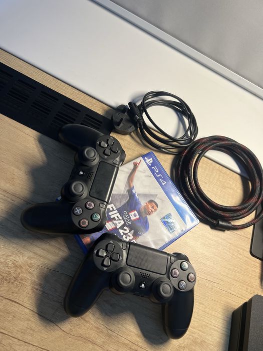Плейстейшн 4 слим