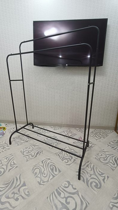 Продам вешалку для одежды