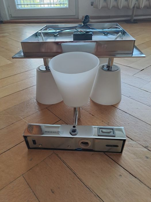 Спот лампи за таван и лампа за стена