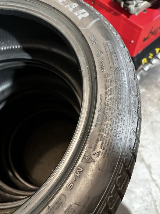 Set 245/45 R18 100V XL RSC  - Goodyear UltraGrip Performance 8 M+S Oferta