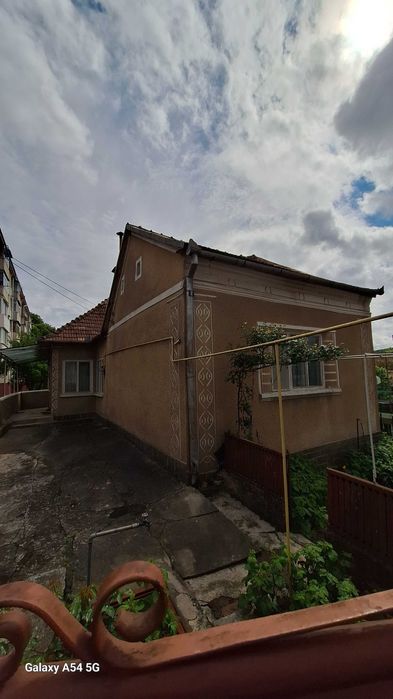 vand casa dealul florilor