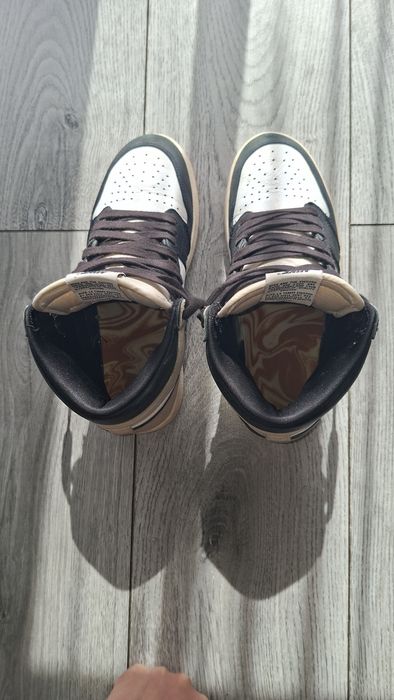 Vând sneakers Air Jordan 1 light mocha