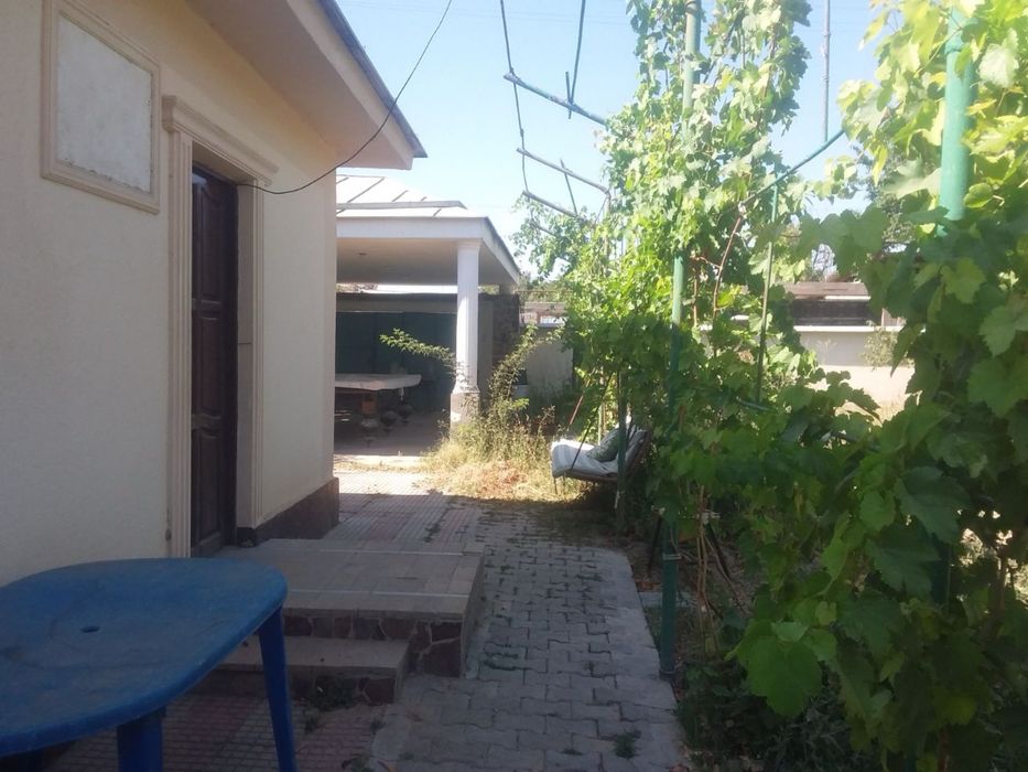 Erkin postidan 4-5 km kirganda yer narxida pul zaril