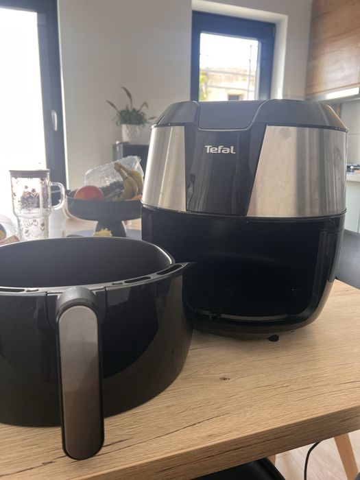 Friteuza cu aer cald Tefal
