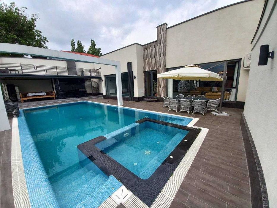 Строительство бассейнов любой формы / Обслуживание /Под ключ