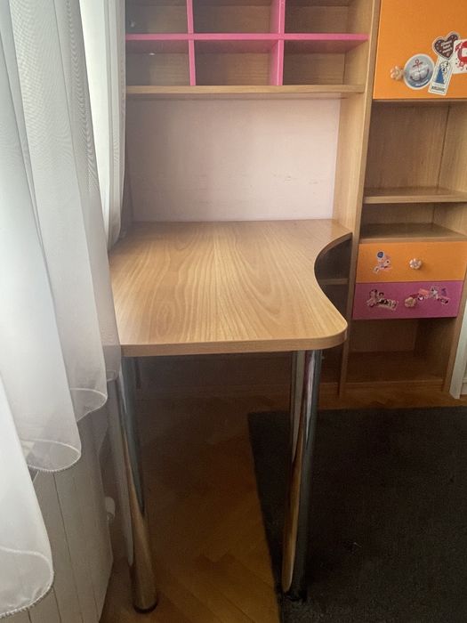 Бюро+шкаф/детска Neoset,матраци 90/200;лампи, нов офис стол Ikea