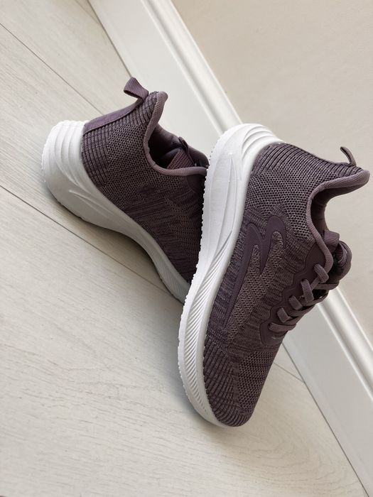 Кроссовки женские