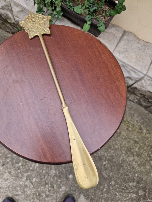 Антикварна английска бронзова обувалка