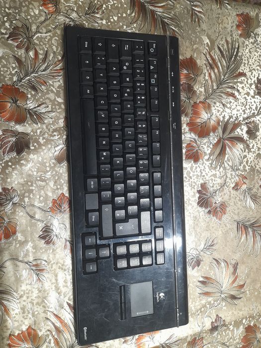Tastatura logitec cu bluetooth