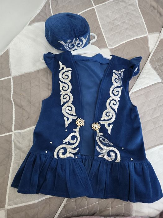 Жилетка для девочек с тюбетейкой