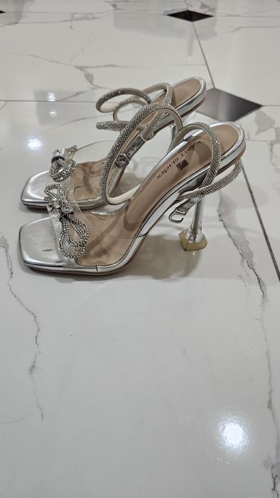 Женские босоножки