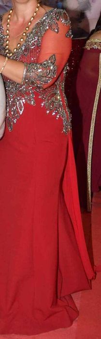 Официална рокля.