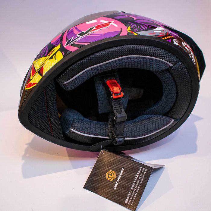 Каска за мотор пистов , скутер , ел. тротинетка др. ( Размер S 55-56 )