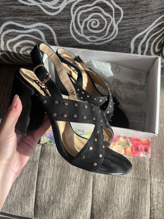 Обувки на висок ток