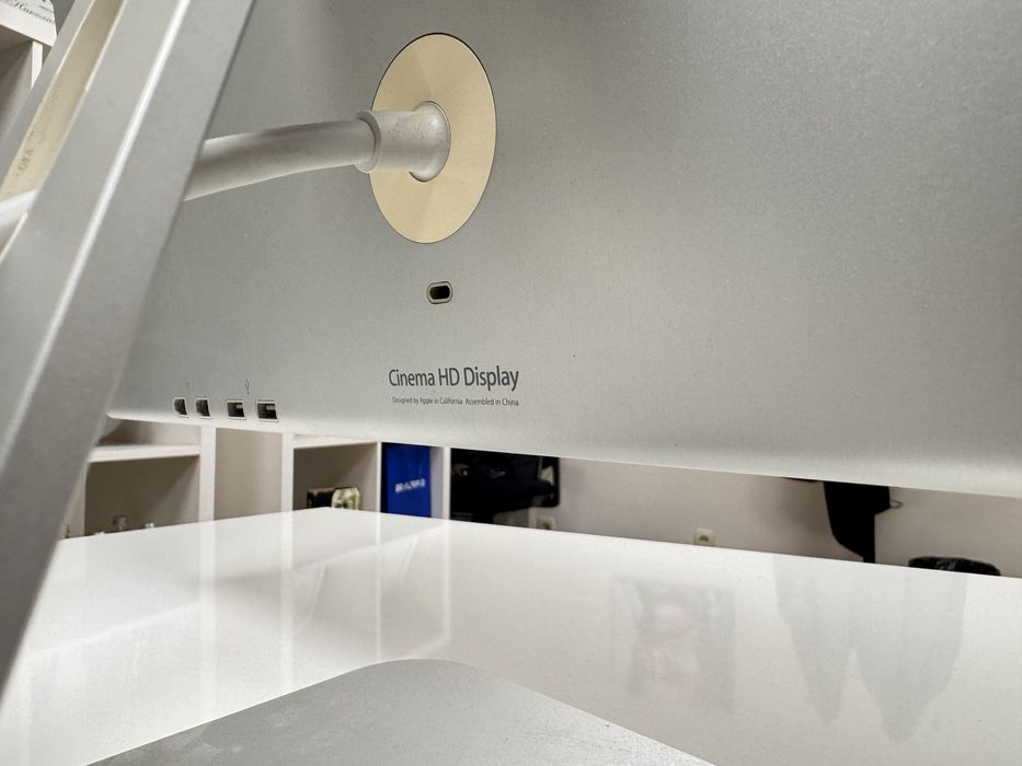 Apple cinema display