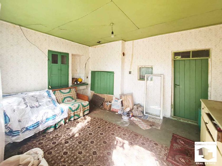 140325 Двуетажна къща с двор и стоп. постройки в с. Горна Липница