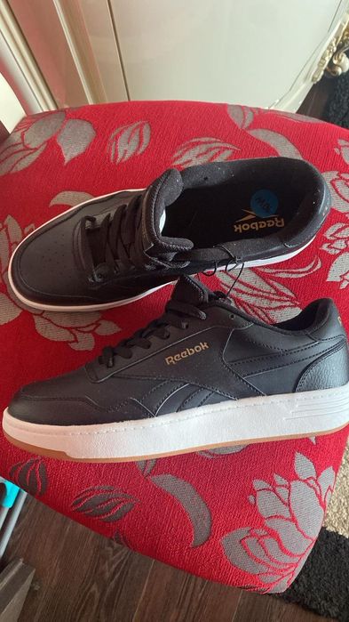 Продам кроссовки