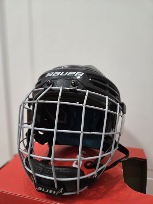 Продам хоккейный шлем, Bauer