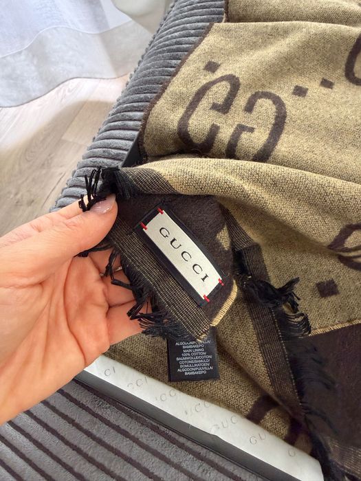 Шалове на gucci - 3 броя с различна шарка, всеки по 25 евро