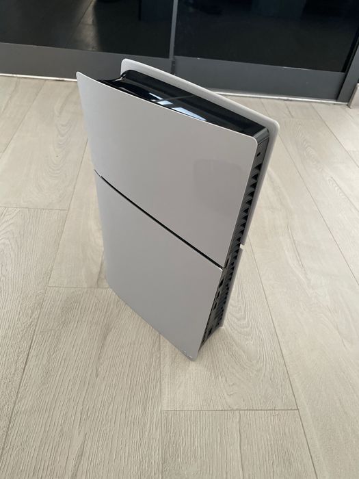 PlayStation 5 slim с коробкой, почти не использовалась