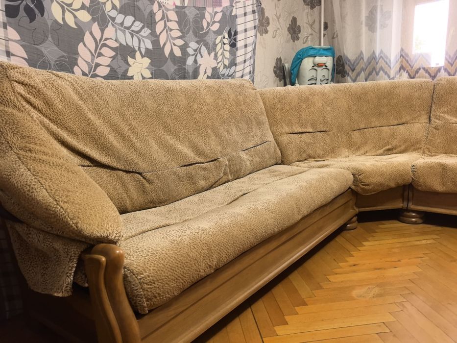 Мягкий уголок в гостиную