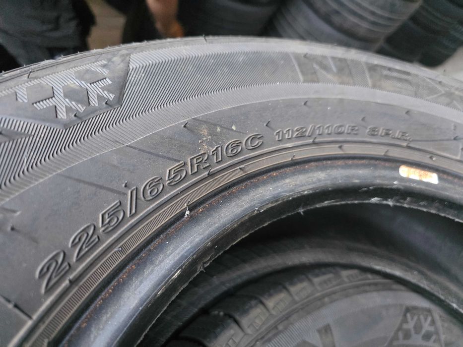 2бр Зимни гуми за бус 225 65 16 С - Nexen